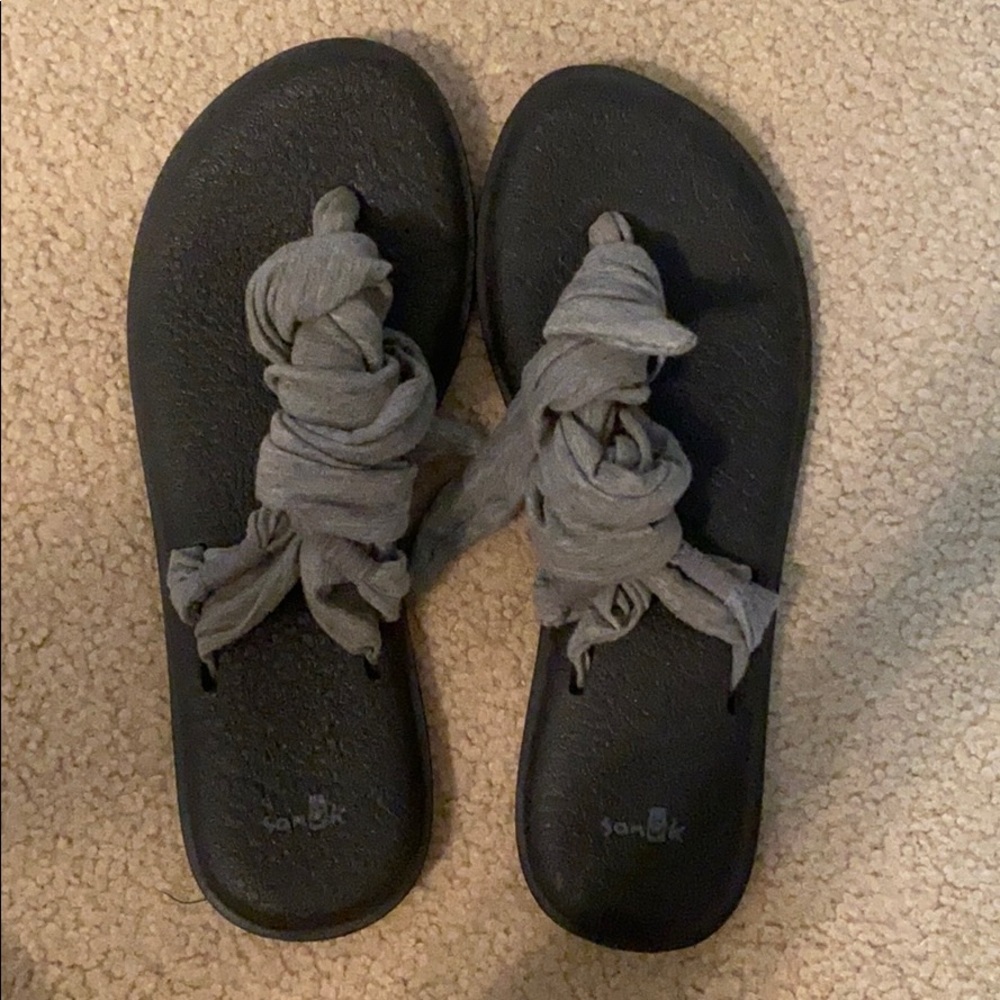 Sanuk tie sandal grey